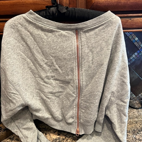 GRAY NIKE CREWNECK - Picture 3 of 3